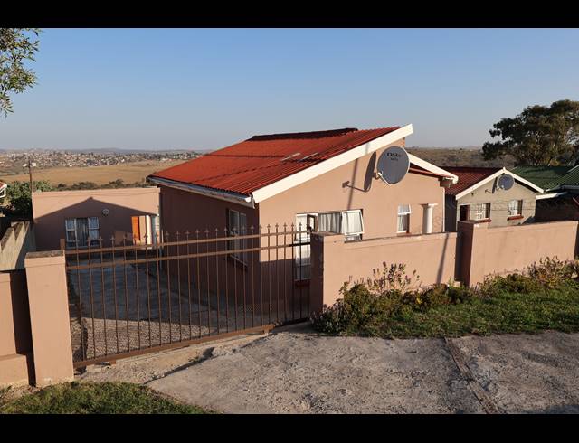 2 BEDROOM HOUSE FOR SALE IN BREIDBACH